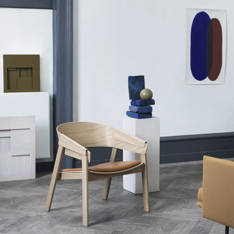 Fauteuil Lounge en chêne et assise cuir cognac Cover - Muuto