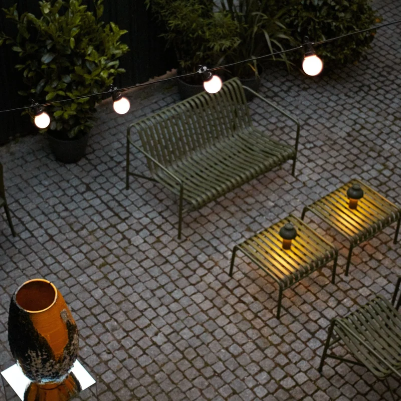 Banc de jardin avec accoudoirs en métal anthracite Palissade - HAY