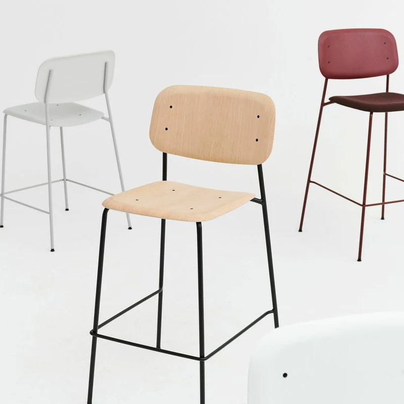 Chaise de bar en chêne vert et acier Soft Edge 90 - HAY