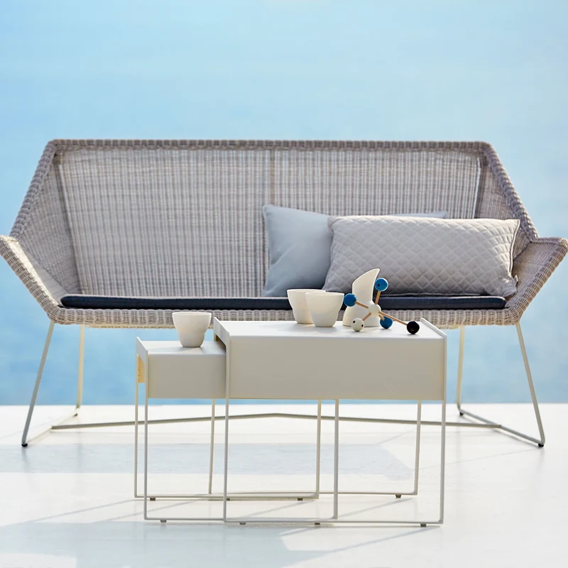 Canapé gris avec coussin d'assise noir Breeze - Cane-Line