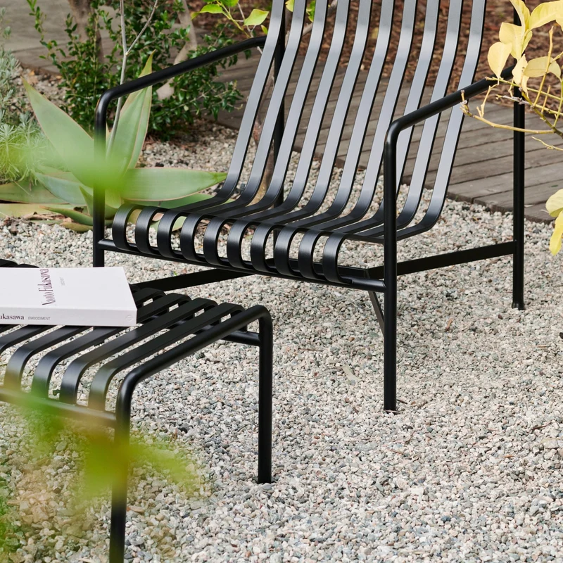 Ottoman de jardin en métal anthracite Palissade - HAY
