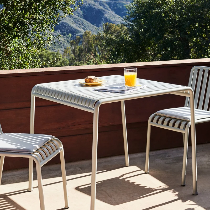 Table à manger d'extérieur en métal olive 82,5x90cm Palissade - HAY