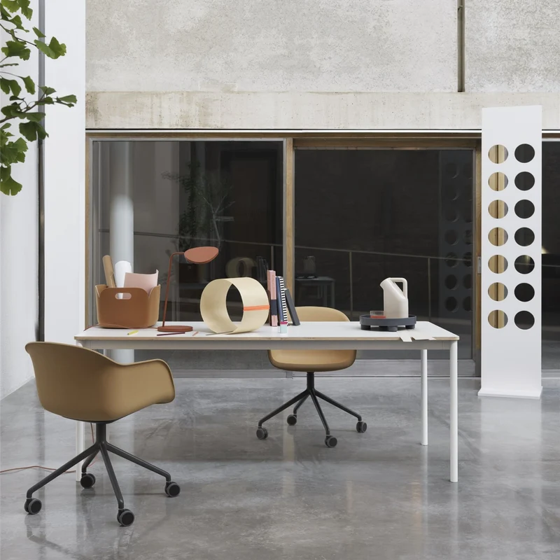 Table 250 cm chêne piétement noir Base - Muuto