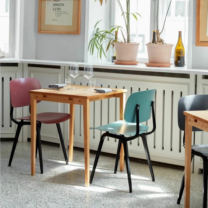 Chaise en acier prune Revolt - HAY