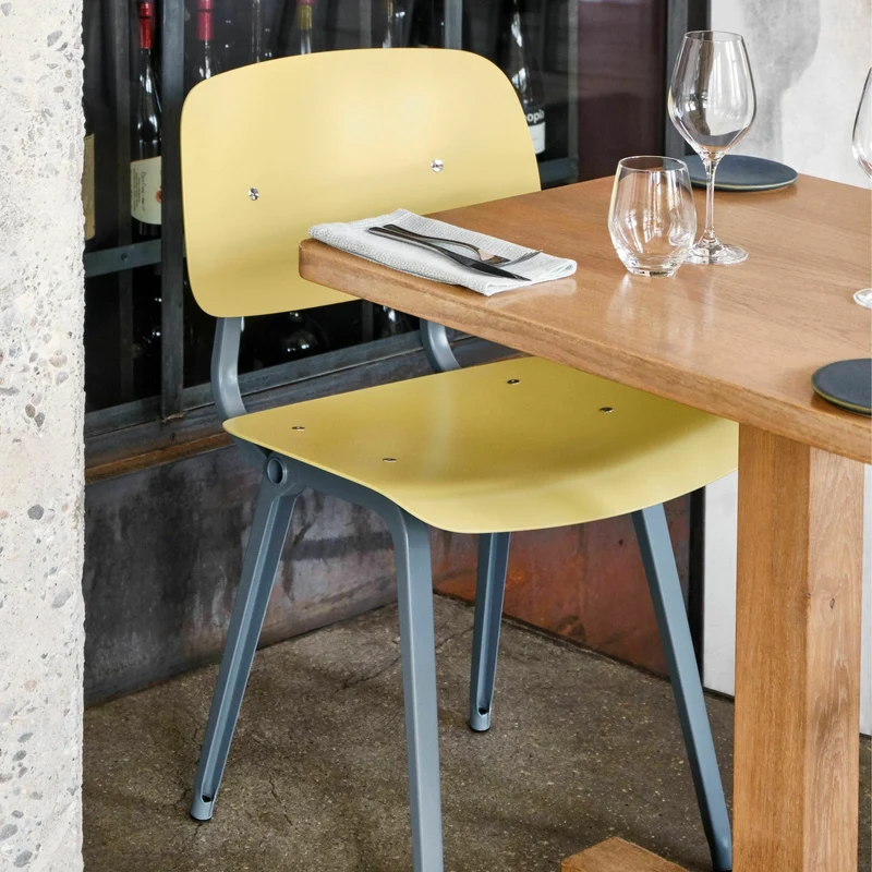 Chaise en acier jaune Revolt - HAY