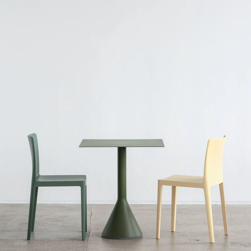 Table cone carrée olive Palissade - HAY