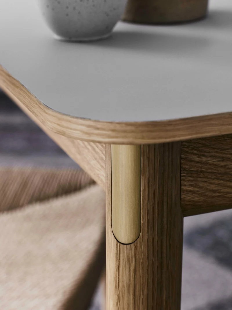 Table à manger avec rallonge en chêne fumé gris stratifié Fenix 180 à 280 cm Patch HW1 - &Tradition