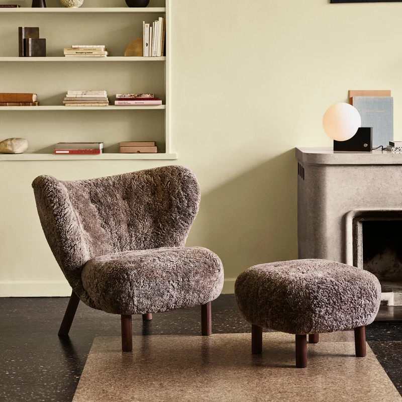 Fauteuil Little Petra et pouf en laine beige et chêne - &Tradition