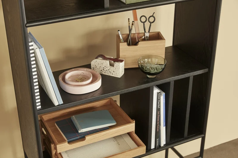 Bibliothèque en frêne et métal - Hübsch