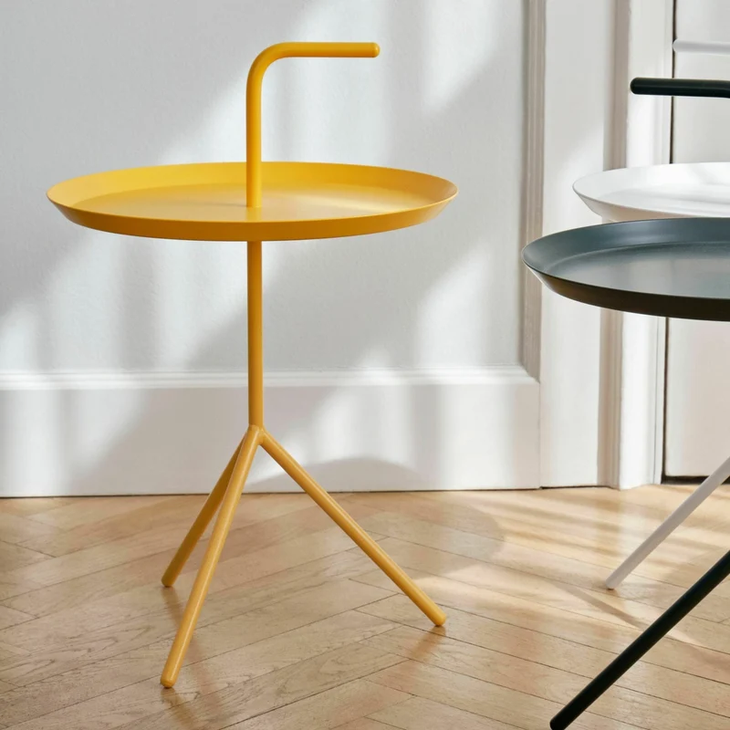 Table d'appoint en métal jaune DLM - HAY