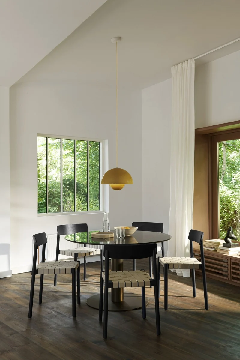 Table à manger ronde en marbre noire et base en acier noire 120 cm - &Tradition