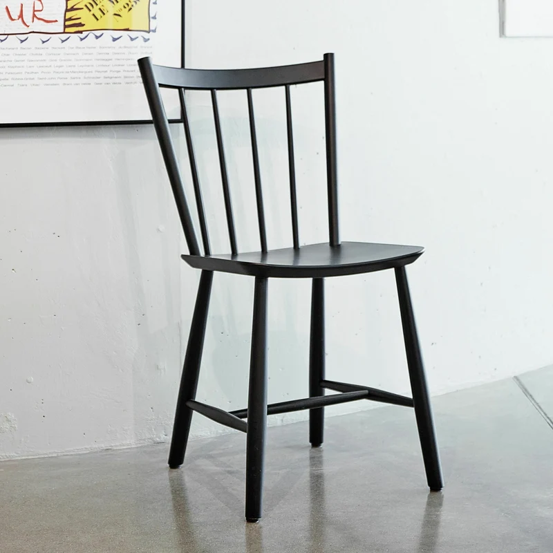Chaise scandinave en bois de hêtre noir - HAY