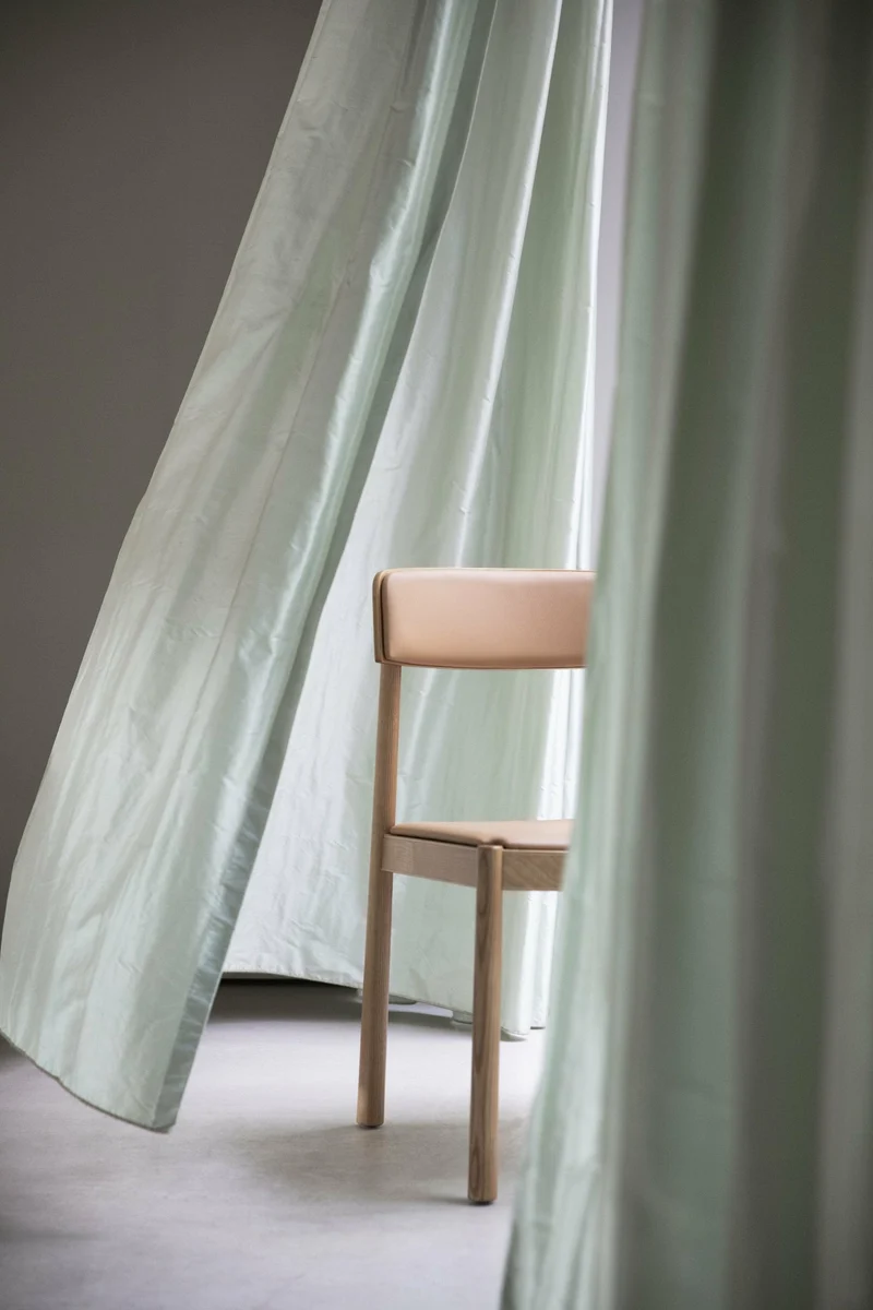 Chaise en bois de frêne avec assise en cuir Timb Tan/ Ultra Leather Camel - Normann Copenhagen