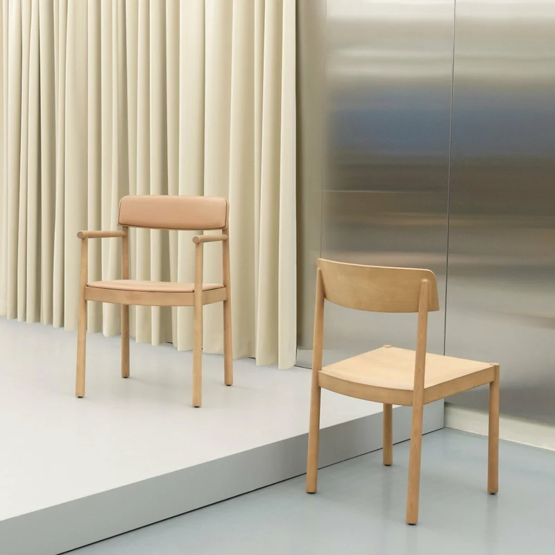 Chaise avec accoudoirs en frêne laqué et cuir camel Timb Tan/ Ultra Leather Camel - Normann Copenhagen