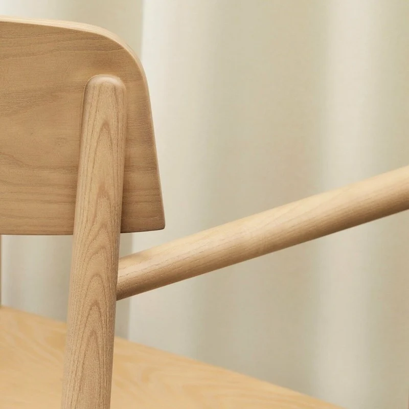 Chaise en bois de frêne avec accoudoirs Timb Tan - Normann Copenhagen