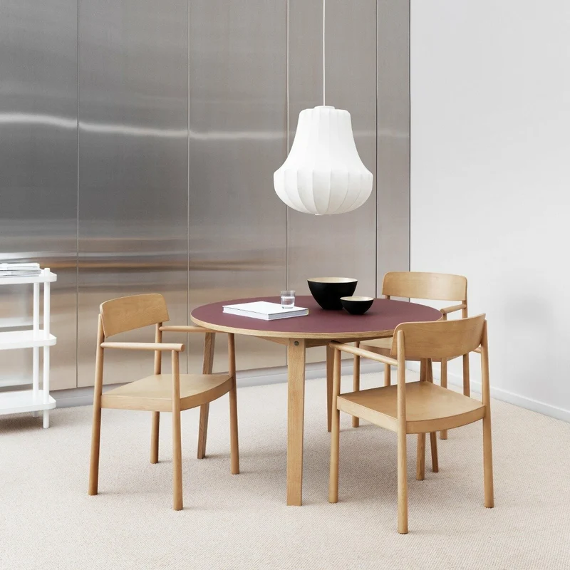 Chaise en bois de frêne avec accoudoirs Timb Tan - Normann Copenhagen