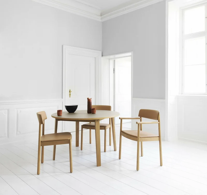 Chaise en bois de frêne avec accoudoirs Timb Tan - Normann Copenhagen