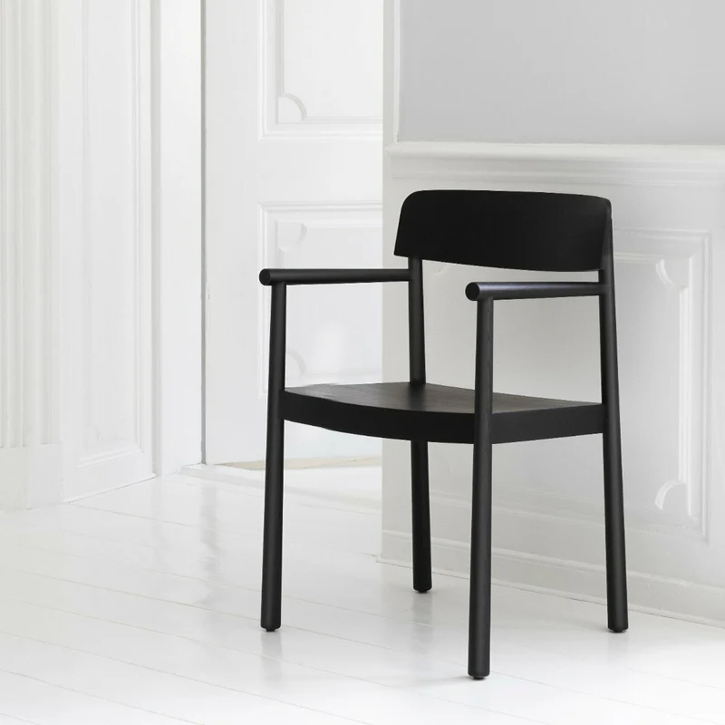 Chaise en bois de frêne noire avec accoudoirs Timb noir - Normann Copenhagen