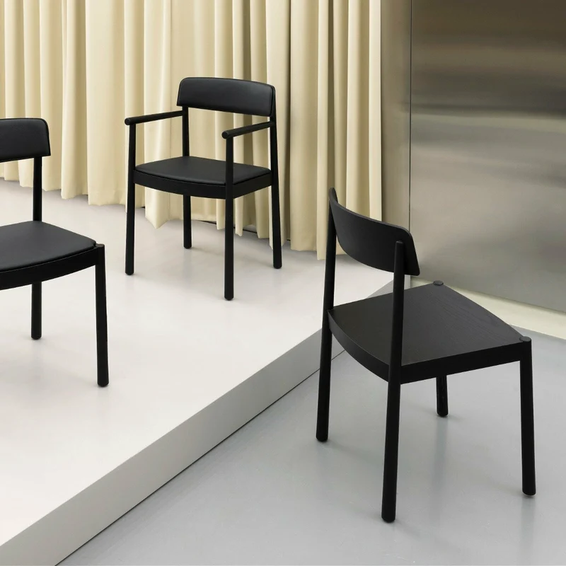 Chaise en bois de frêne noire avec accoudoirs Timb noir - Normann Copenhagen