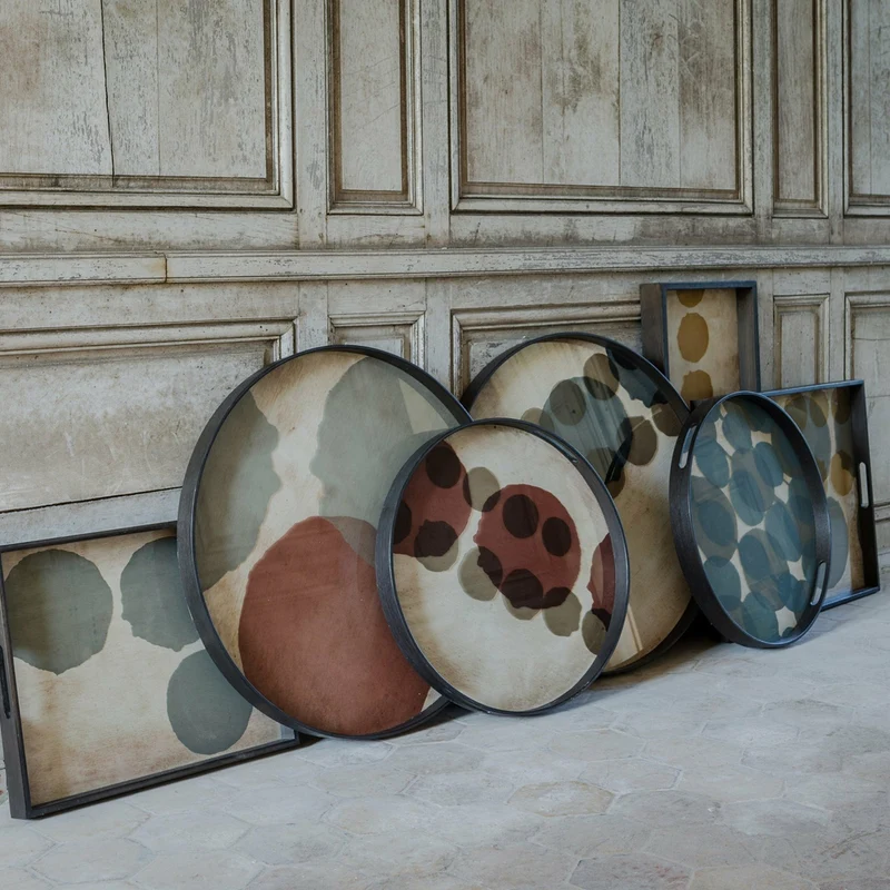 Plateau en verre rouge avec points S Translucent Silhouettes - Ethnicraft Accessories