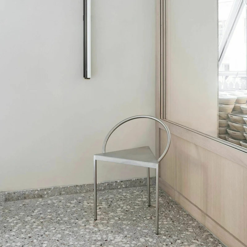 Chaise en acier argenté Triangolo - Frama