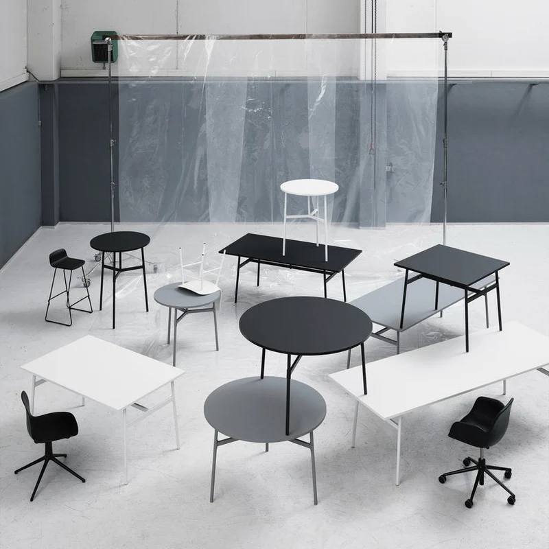 Chaise avec accoudoirs en aluminium et pp bleu Form - Normann Copenhagen