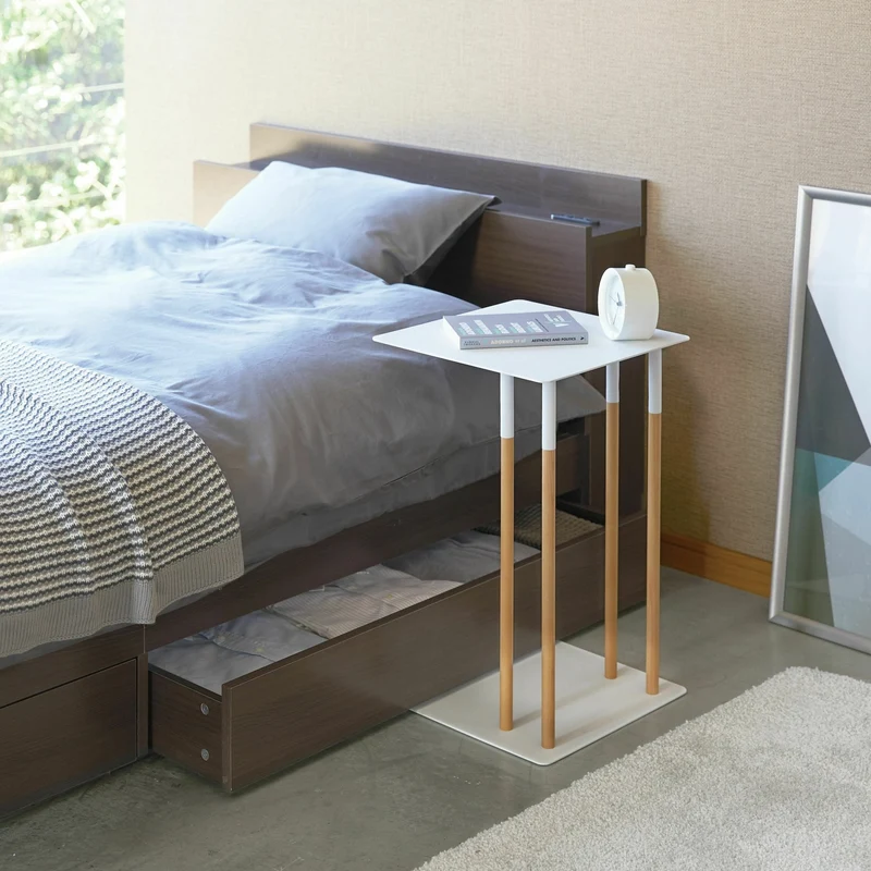 Table d'appoint blanche et pieds en bois - Yamazaki
