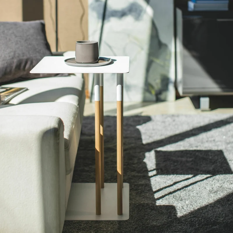 Table d'appoint blanche et pieds en bois - Yamazaki