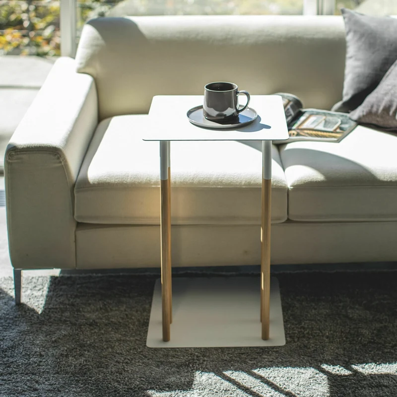 Table d'appoint blanche et pieds en bois - Yamazaki