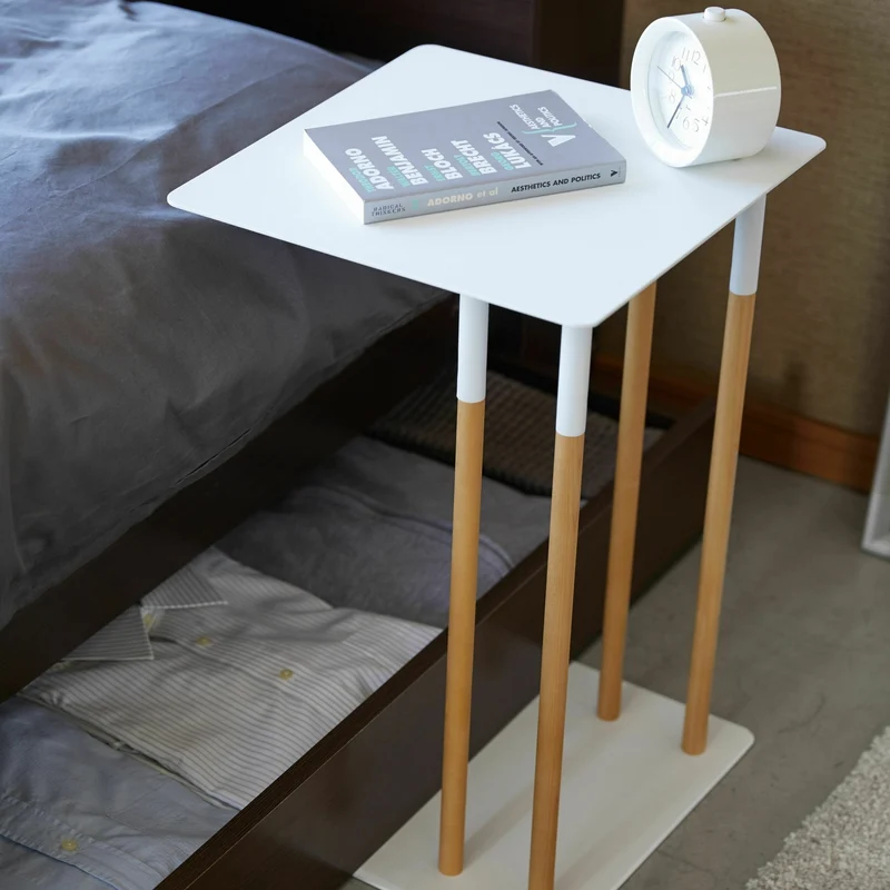 Table d'appoint blanche et pieds en bois - Yamazaki