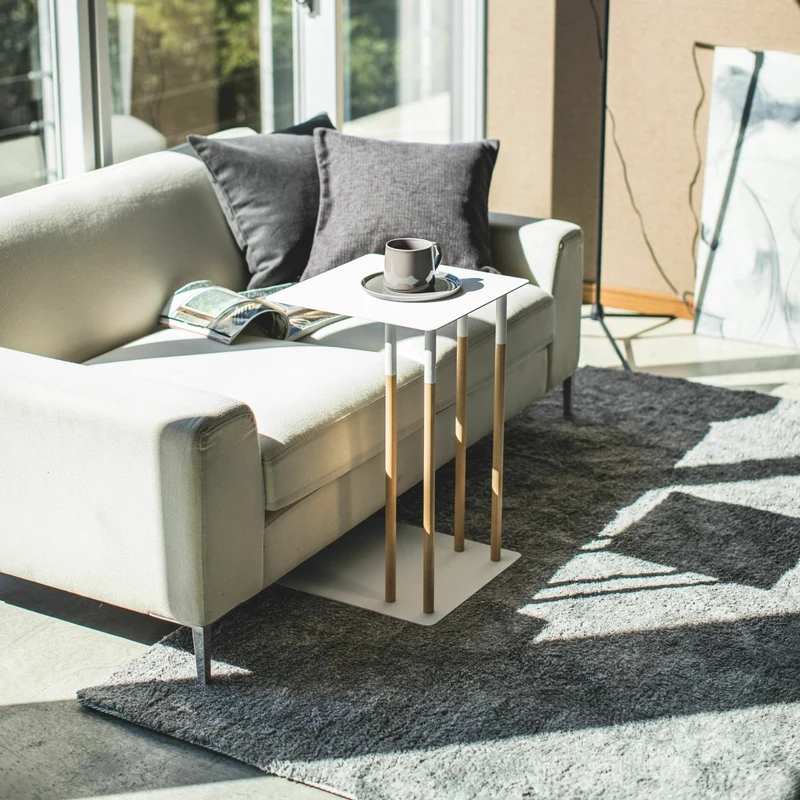 Table d'appoint blanche et pieds en bois - Yamazaki