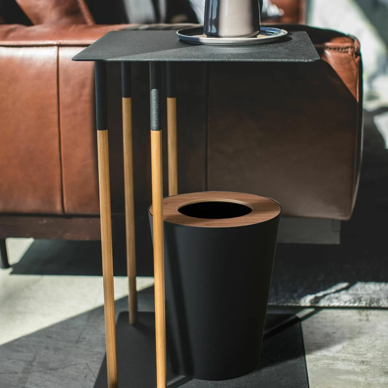 Table d'appoint noire et pieds en bois - Yamazaki