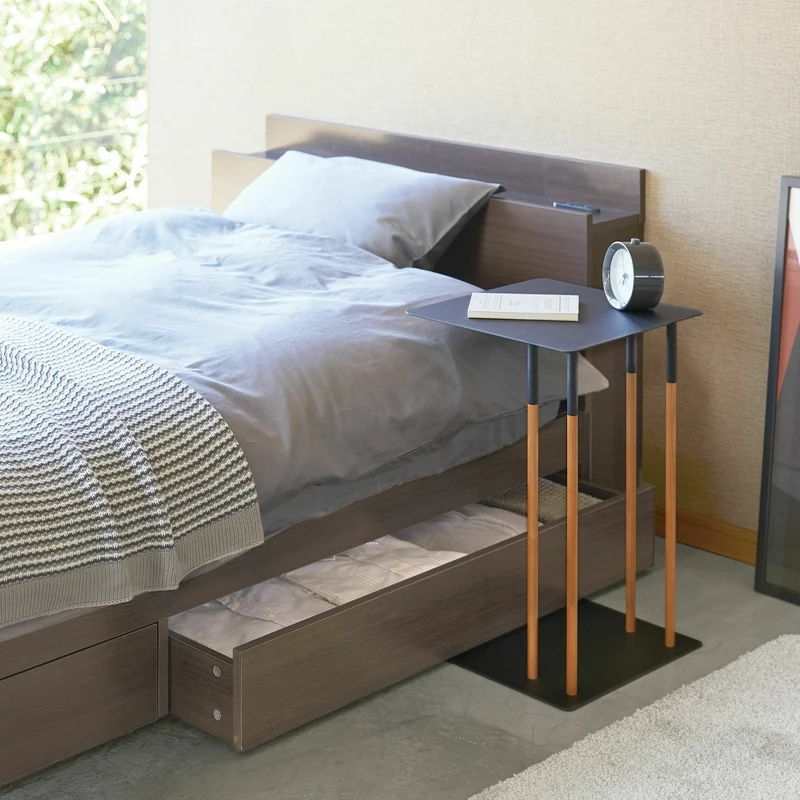 Table d'appoint noire et pieds en bois - Yamazaki