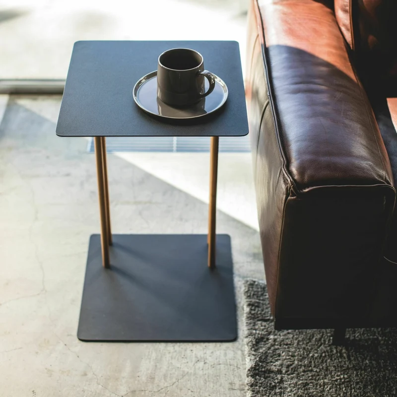 Table d'appoint noire et pieds en bois - Yamazaki