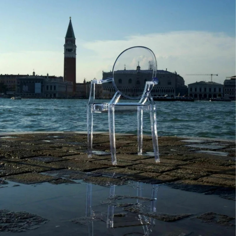 Chaise avec accoudoirs transparente Louis Ghost - Kartell