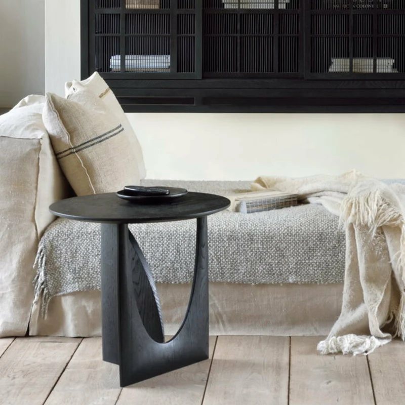Table d'appoint géométrique noire en chêne - Ethnicraft Accessories