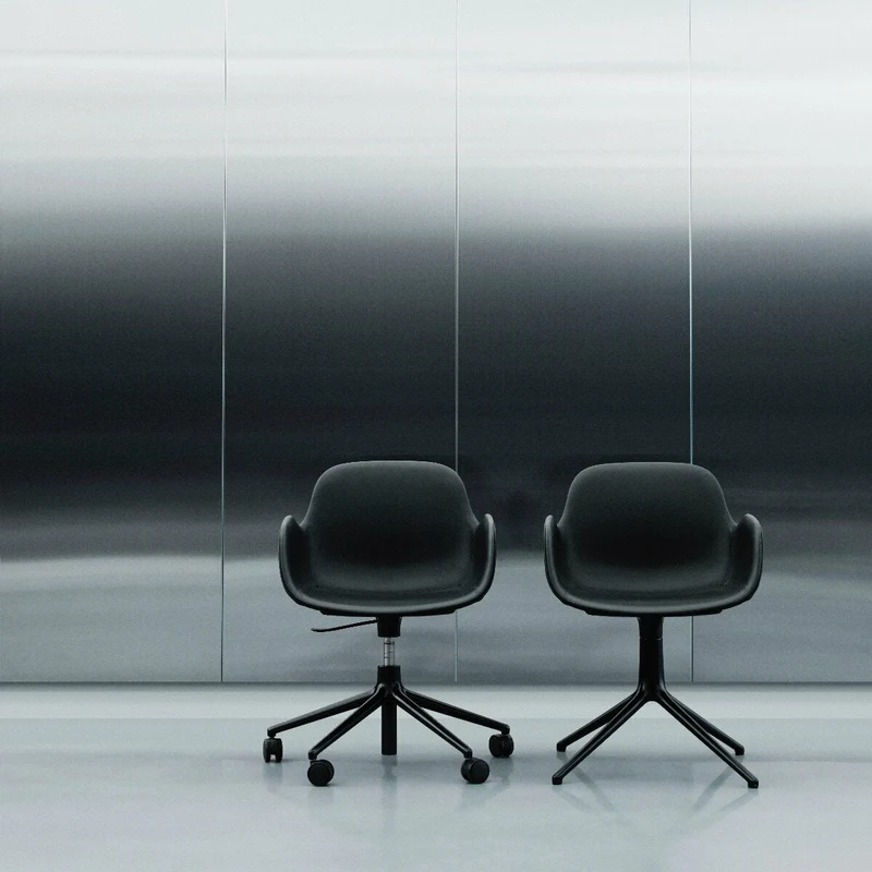 Chaise pivotante noir Swivel Norman Copenhagen noir - Normann Copenhagen