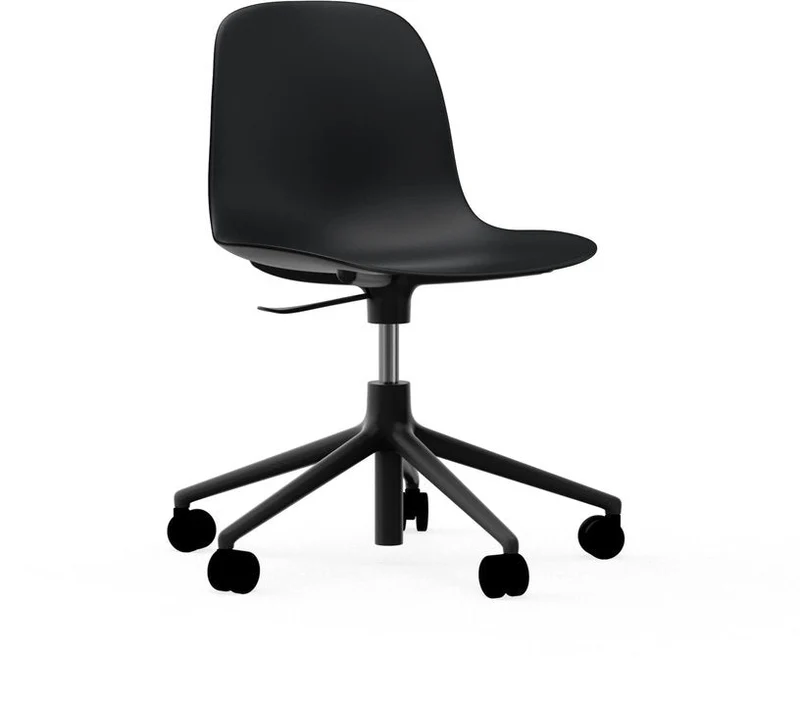 Chaise tournante à roulettes noire Swivel Norman Copenhagen noir - Normann Copenhagen