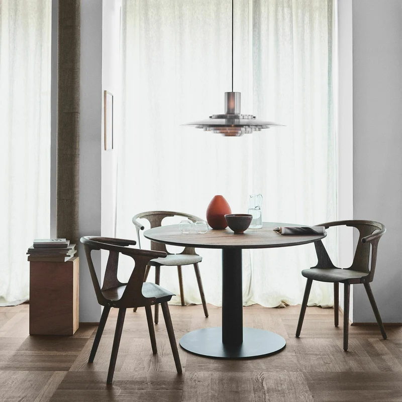 Chaise en noyer huilé SK1 In Between - &tradition