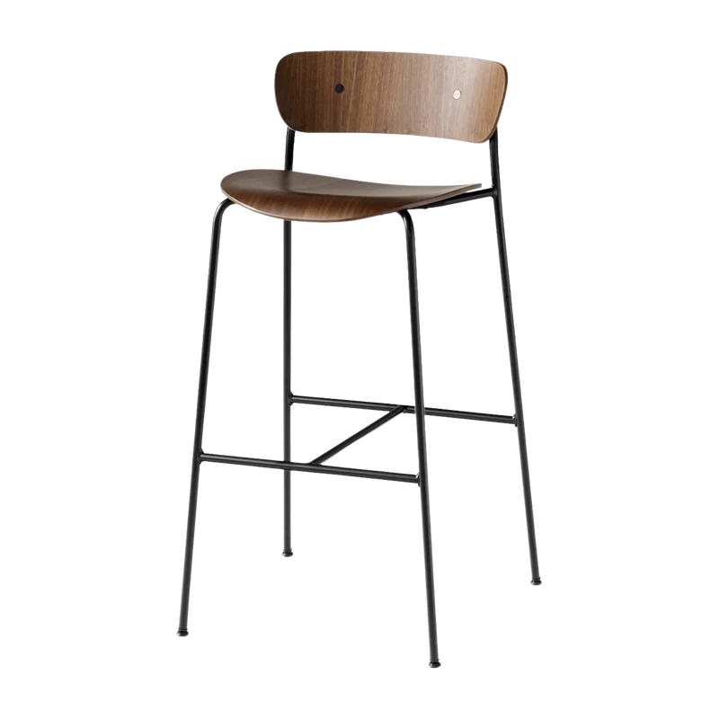 Chaise de bar en noyer AV9 Pavilion - &tradition