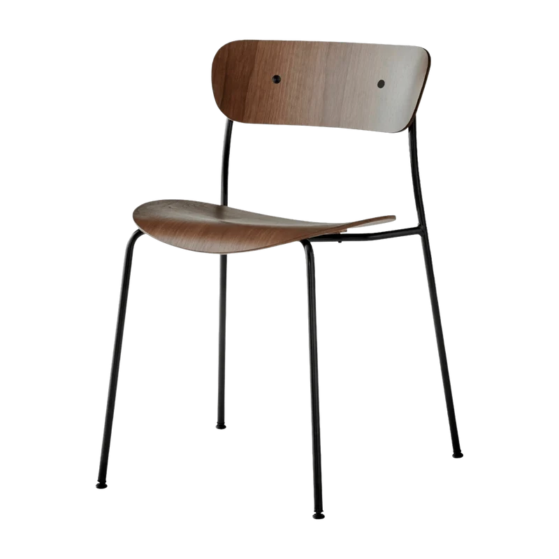 Chaise en noyer et piètement noir AV1 Pavilion - &tradition