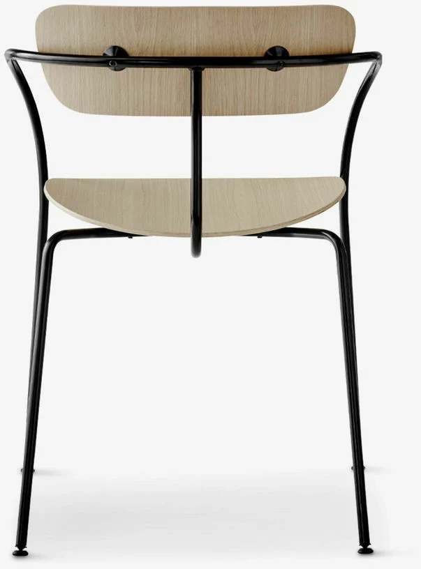 Chaise en chêne et piètement noir AV2 Pavilion - &tradition