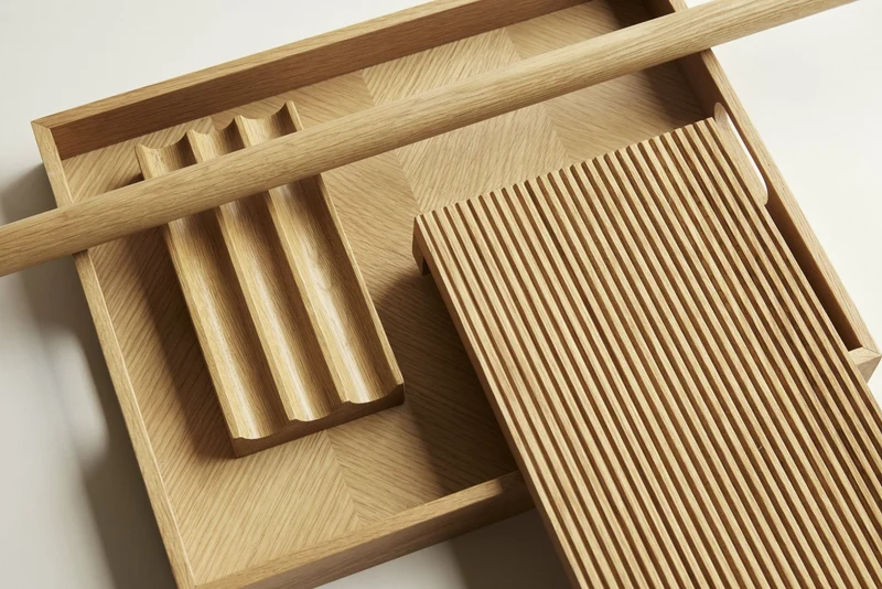 Plateau en bois de chêne strié - Hübsch