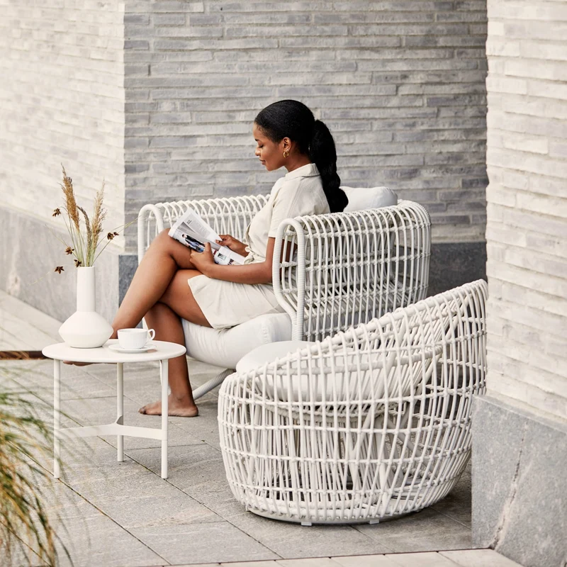 Fauteuil rond cadre blanc Nest - Cane-Line