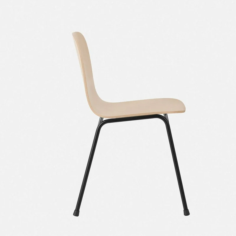 Chaise en bois naturel et cadre noir Touchwood - Hem