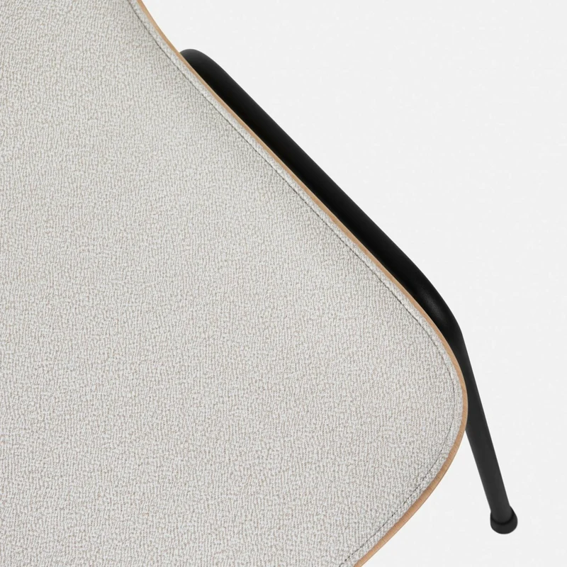 Chaise en tissu gris et cadre noir Touchwood - Hem