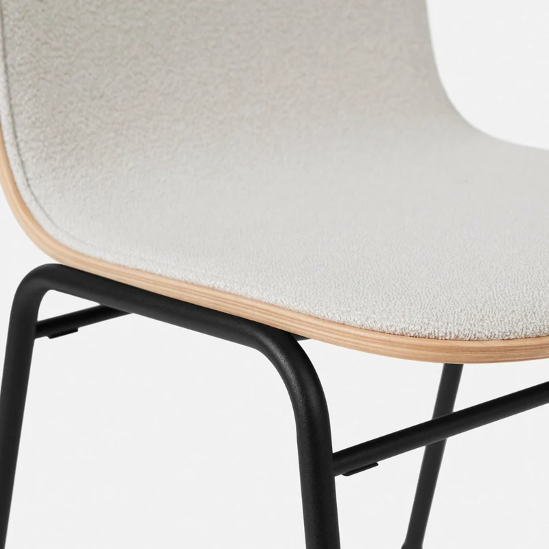 Chaise en tissu gris et cadre noir Touchwood - Hem