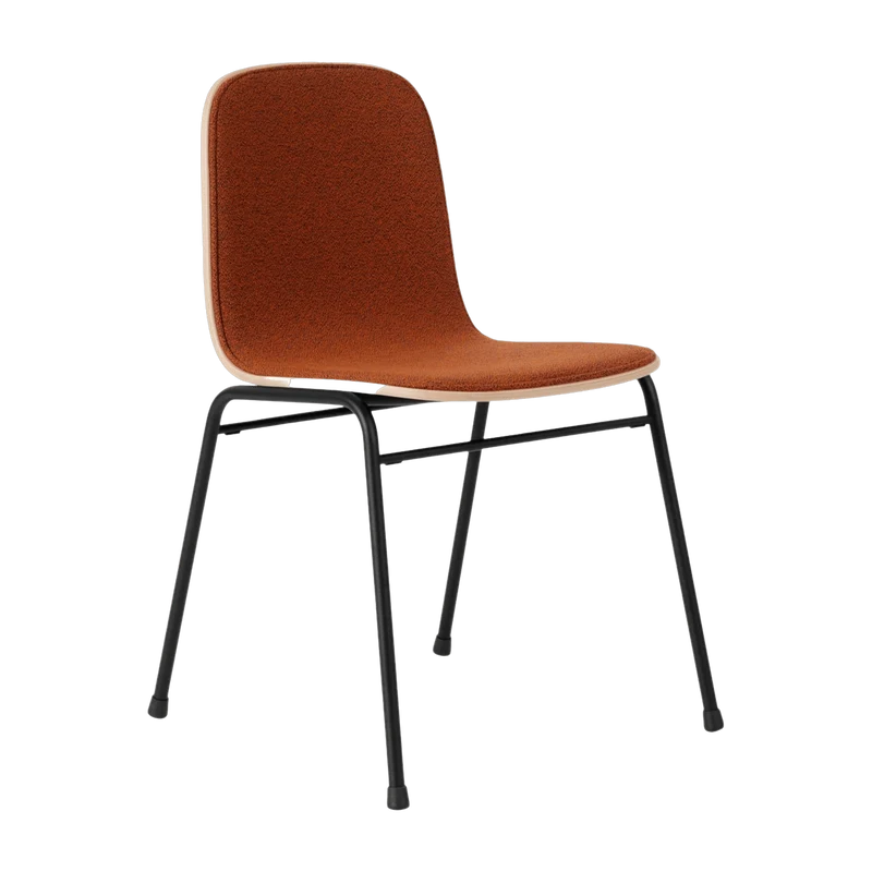 Chaise en tissu rouge et cadre noir Touchwood - Hem