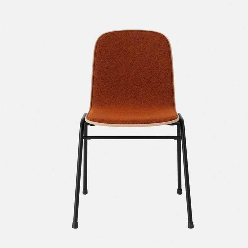 Chaise en tissu rouge et cadre noir Touchwood - Hem