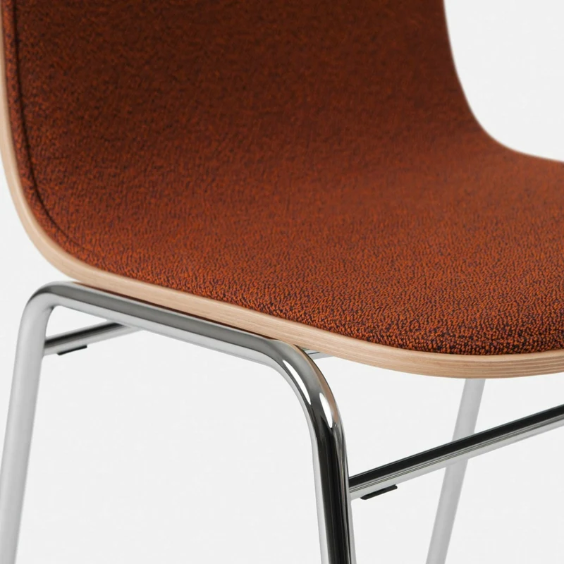 Chaise en tissu rouge et cadre argenté Touchwood - Hem